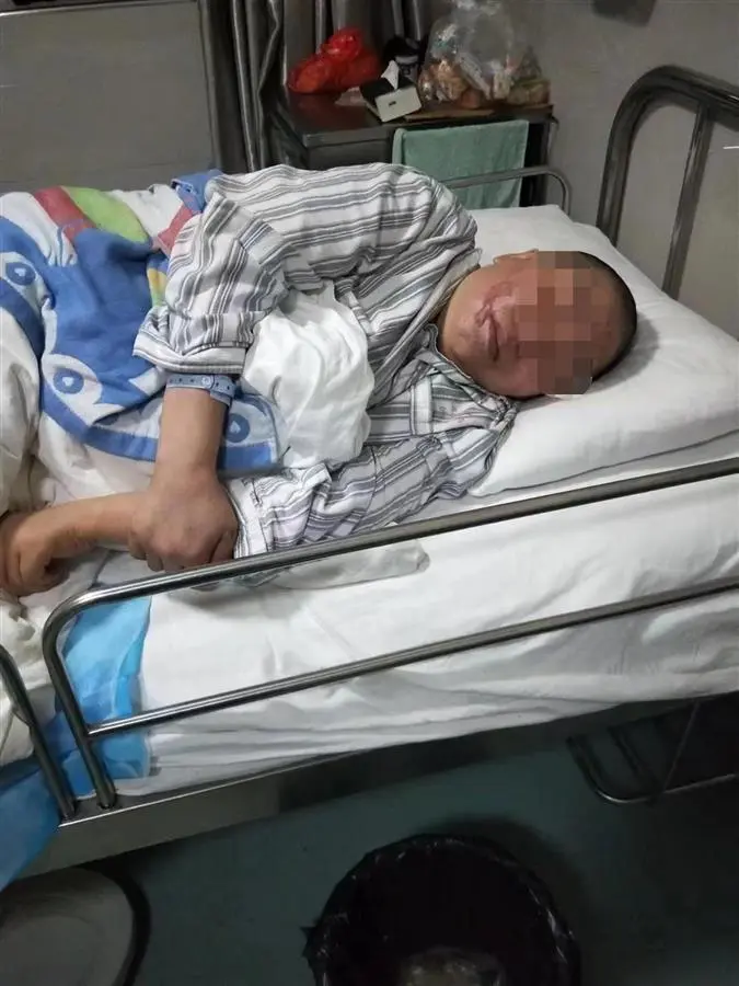 湖南宝马撞人拖行案开庭：女司机落泪求宽大处理，希望早点挣钱弥补