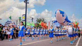 浓郁氛围拉满｜青岛西海岸新区金沙滩啤酒城艺术巡游等你来！