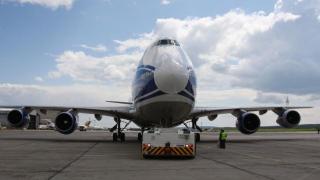 波音公司结束生产747型飞机，向客户交付最后一架