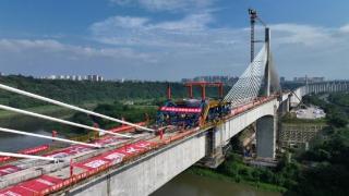 跨度创国内之最！四川泸州沱江铁路特大桥合龙