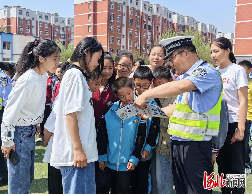 石家庄市新华区康庄学校举行交通安全讲座