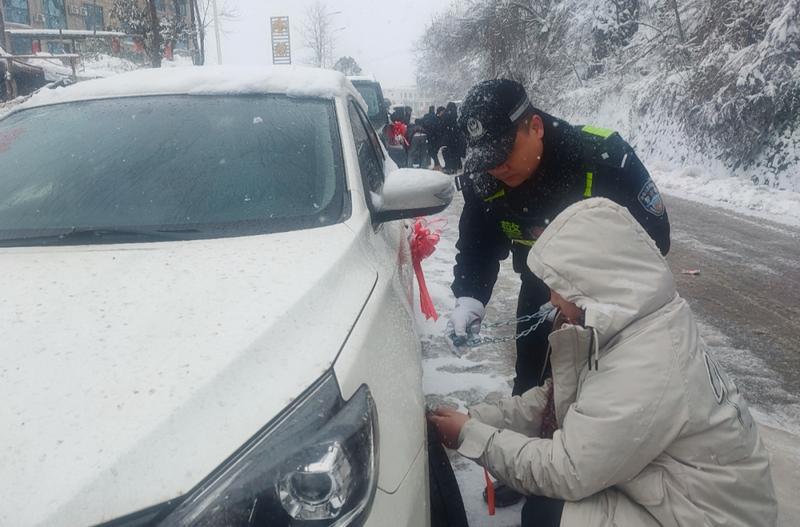 风雪里，贵州公安的守护“不打烊”