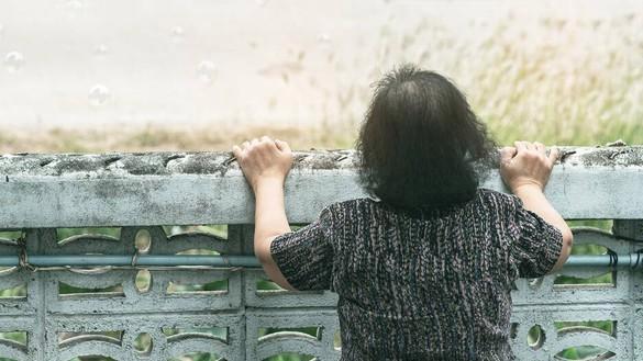 倾家荡产帮闺女在北京买房，5年后，我们回老家租房住，太心酸